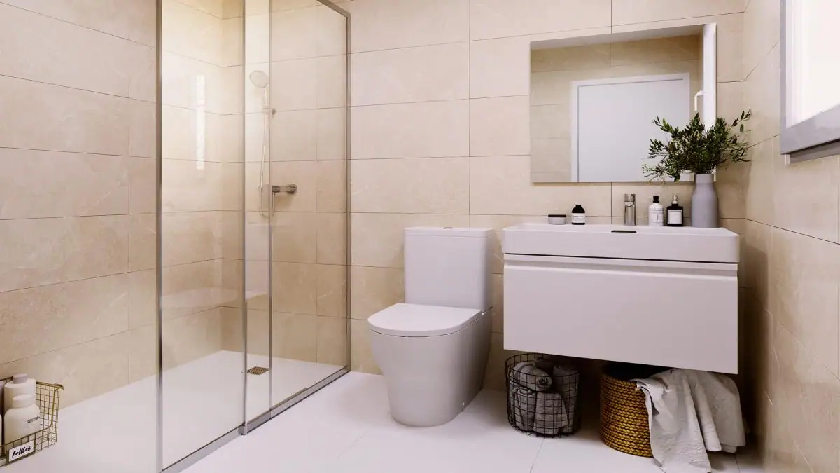 Moderne badkamer met inloopdouche, toilet en wastafel in een nieuwbouwappartement.