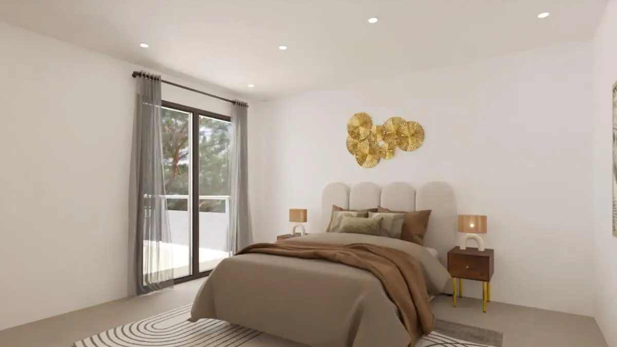 Ruime slaapkamer met groot raam en balkon in Hondón de las Nieves nieuwbouwappartement.
