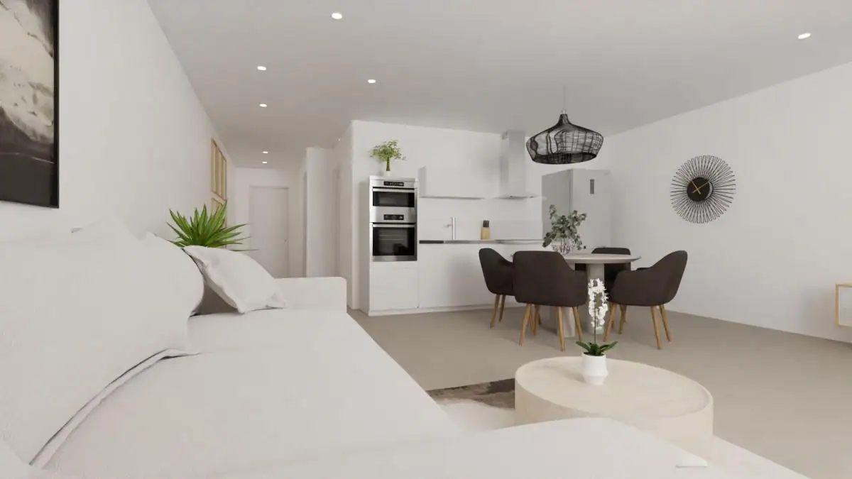 Lichte woonkamer met open keuken en zithoek, ideaal voor comfortabel wonen in Hondón de las Nieves.