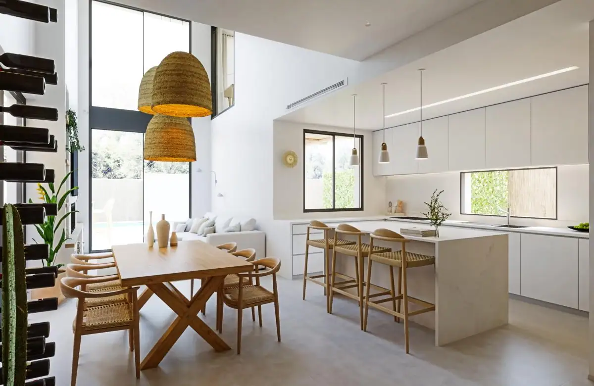 Moderne keuken en eetruimte in luxe villa met grote ramen en natuurlijke lichtinval.