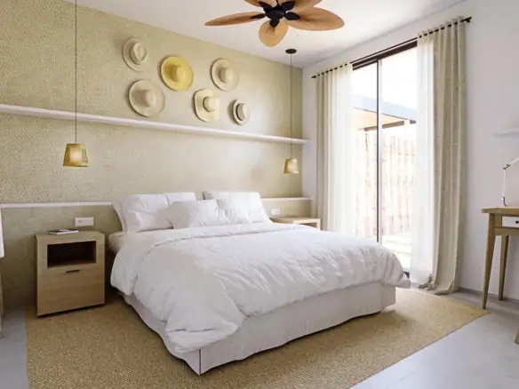 Ruime slaapkamer met wit bed en natuurlijke decoratie.