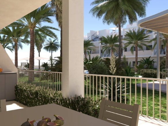 Gezellig balkon met uitzicht op tuin en palmbomen in San Cayetano.