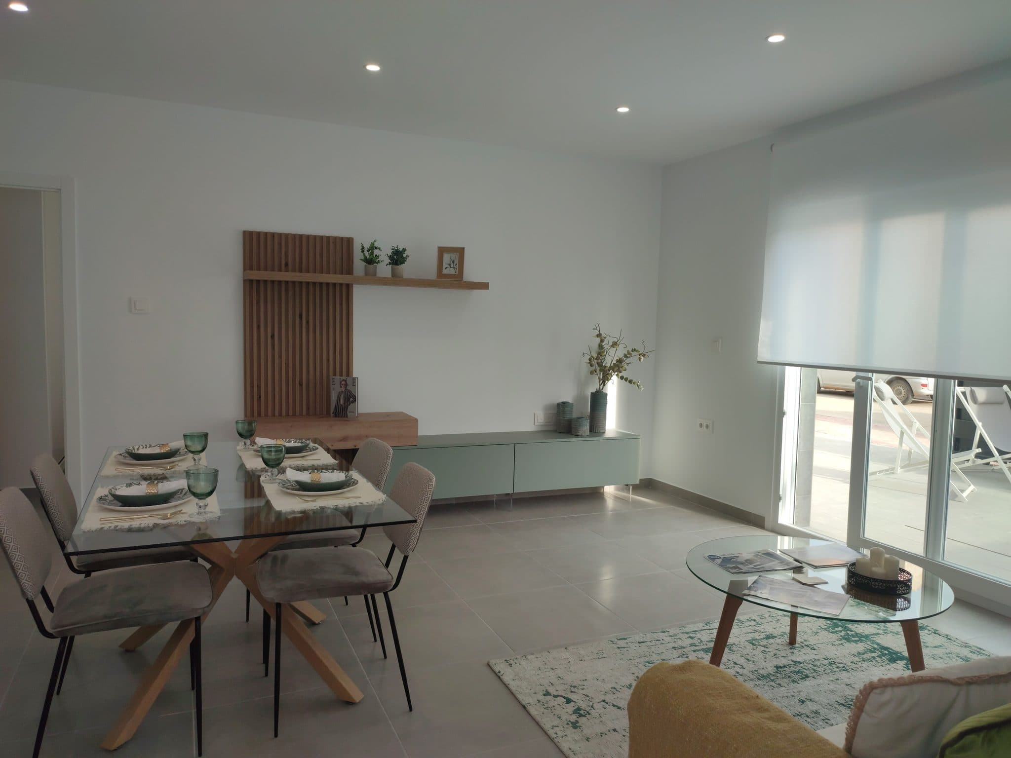 Modern nieuwbouw villa met 3 slaapkamers in Balsicas Ruime woonkamer met grote ramen en natuurlijke lichtinval.