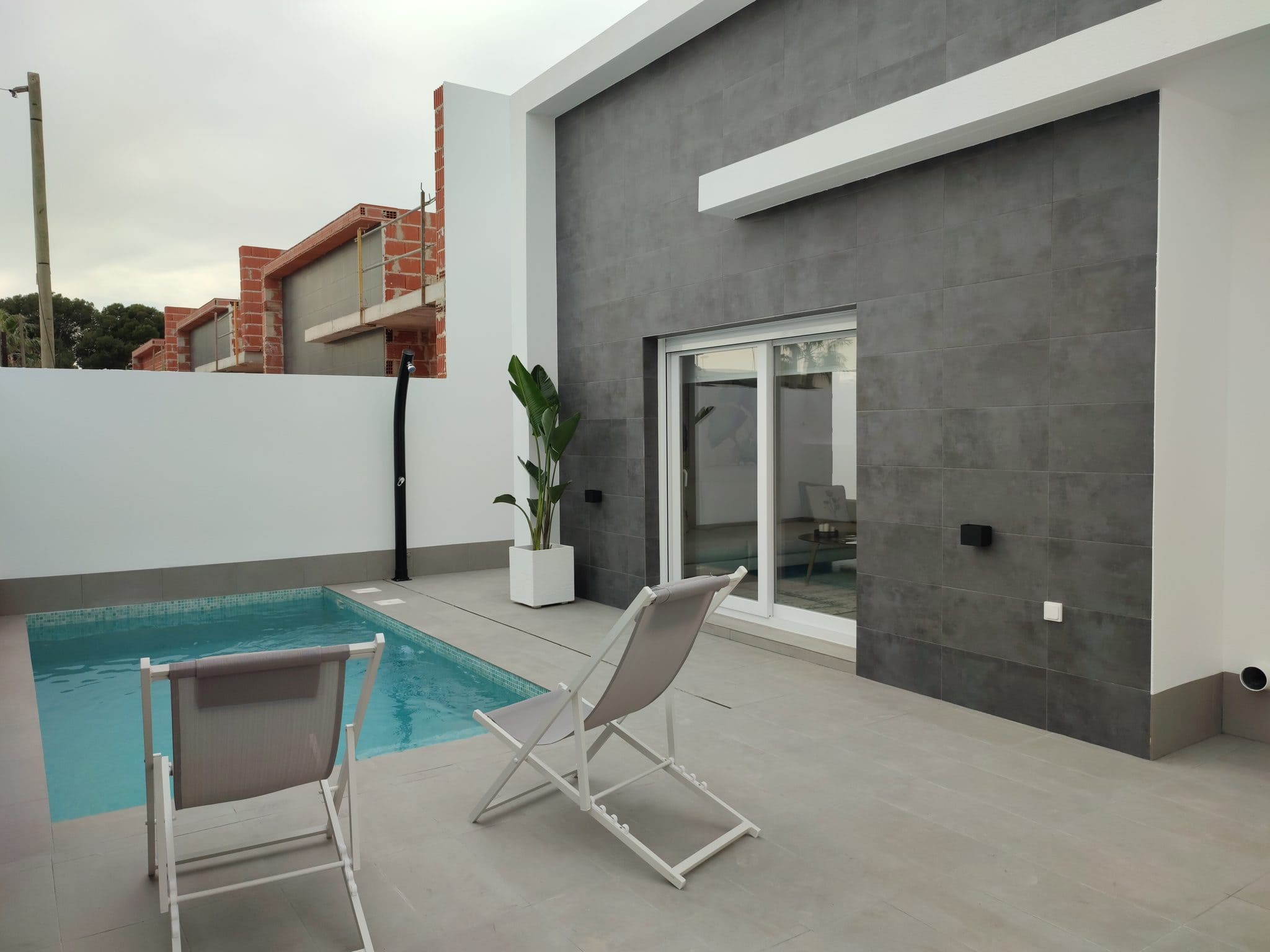 Moderne villa met privézwembad in Balsicas Moderne nieuwbouw villa met 3 slaapkamers, privézwembad en terras in Balsicas. Perfect voor comforta.
