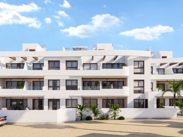 Appartementen met terras in Los Alcázares, modern gebouw met uitzicht op de zee en ruime balkons.