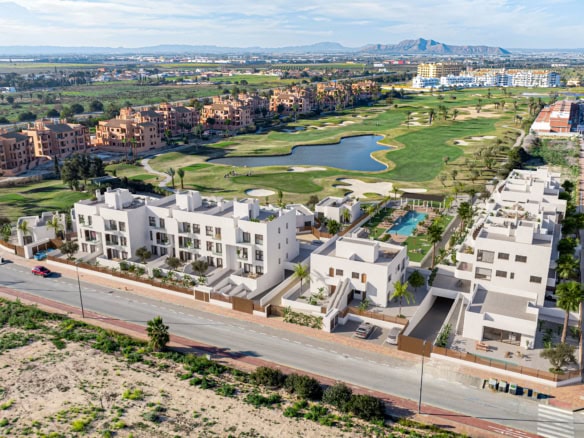 Appartementen met terras in Los Alcázares, nabij golfbaan en waterpartijen. Moderne architectuur en.