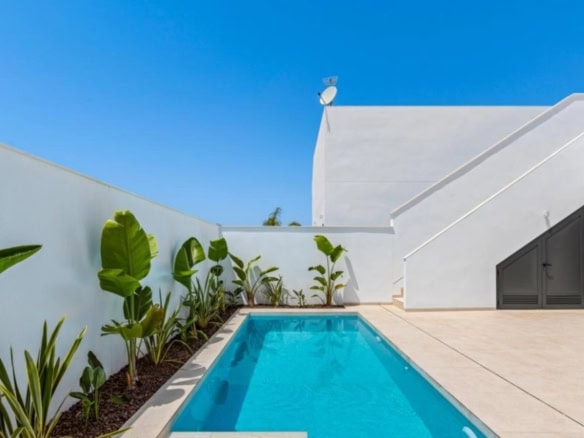 Villa nabij Serena Golf met privézwembad en moderne buitenruimte.
