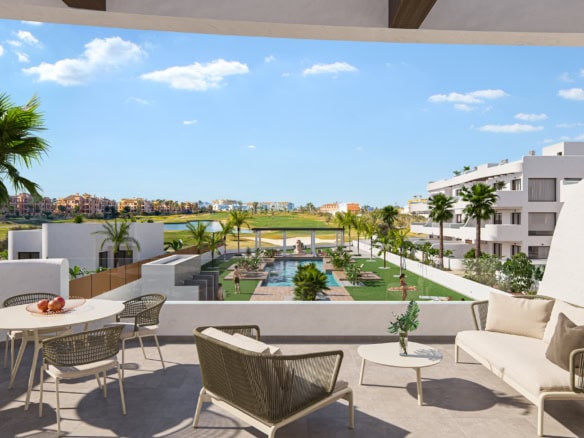 Appartement met terras en uitzicht op het zwembad in Los Alcázares.