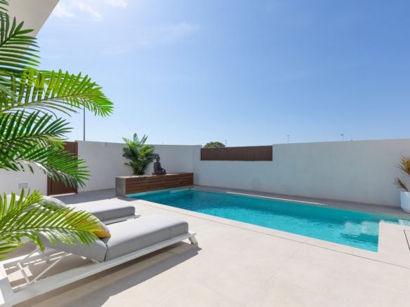 Villa Serena Golf - Luxe woning met privézwembad en tuin in Los Alcázares.