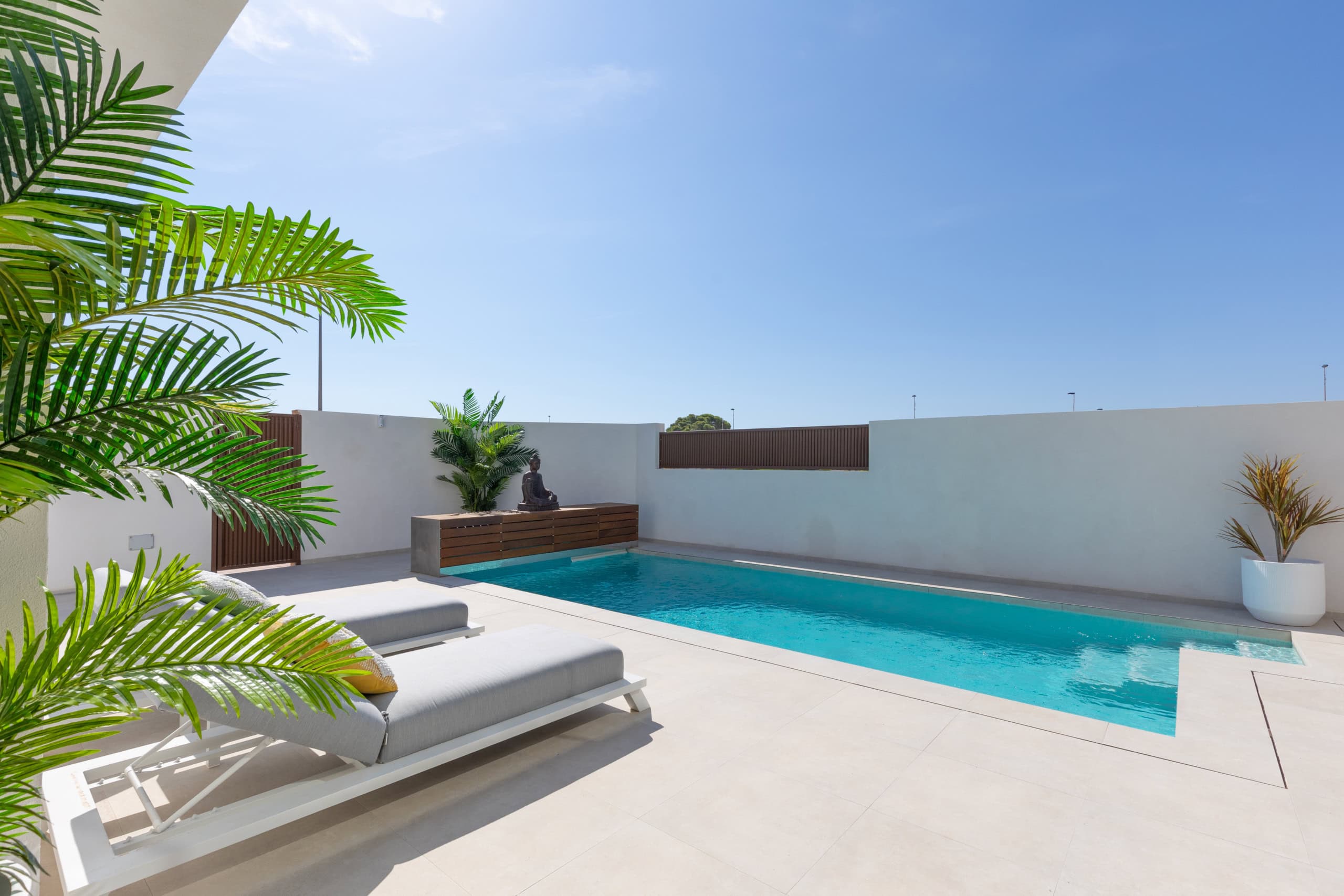 Villa Serena Golf - Luxe woning met privézwembad en tuin in Los Alcázares.