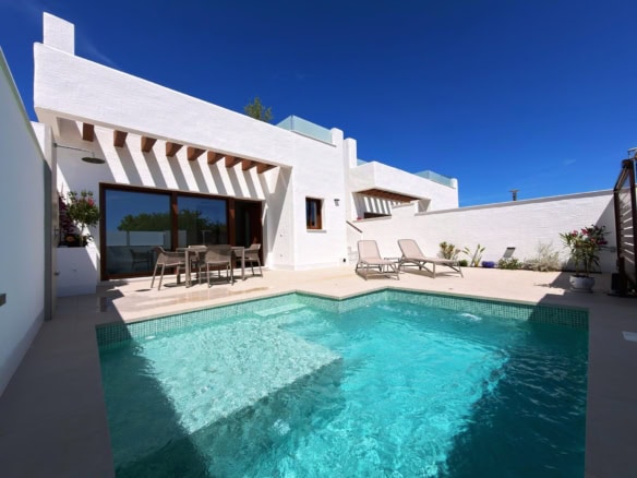 Luxe moderne villa met privézwembad in Costa Blanca, Spanje.