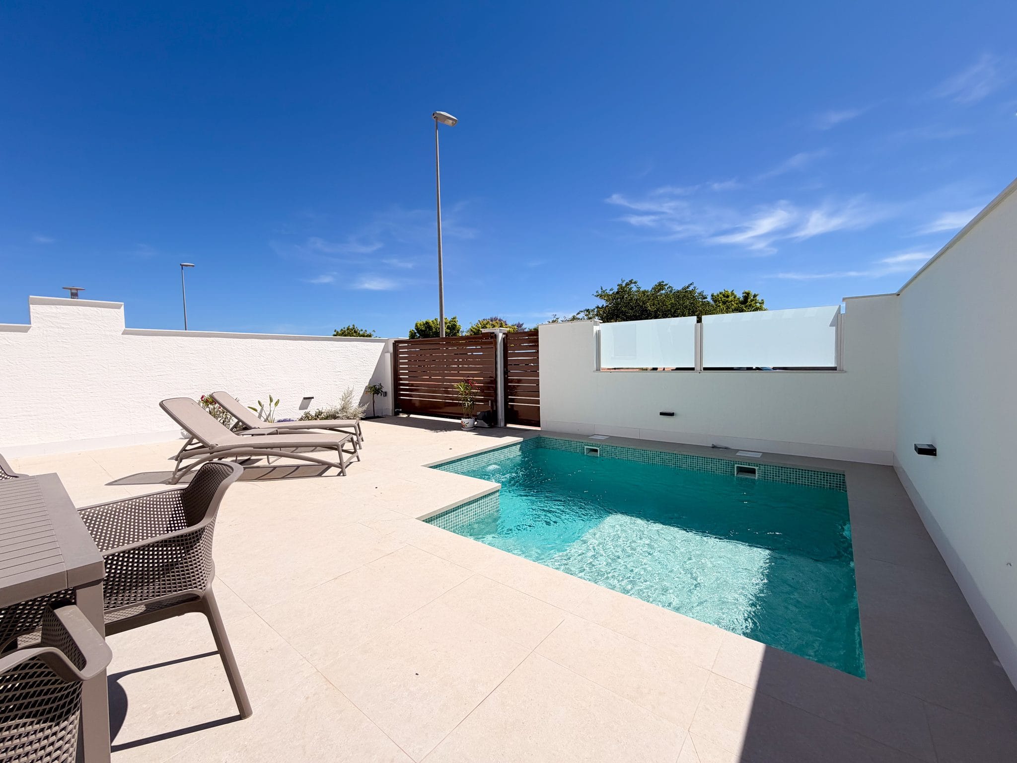 Moderne villa met privézwembad in Spanje Luxe moderne villa met privézwembad op Costa Blanca, Spanje.
